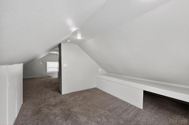 3718 Standish Avenue, Cincinnati, OH 45213