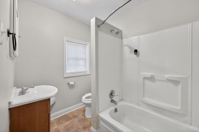 3718 Standish Avenue, Cincinnati, OH 45213