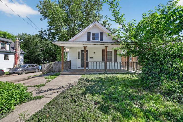3718 Standish Avenue, Cincinnati, OH 45213