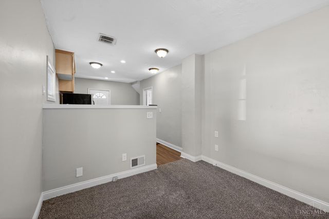 3718 Standish Avenue, Cincinnati, OH 45213