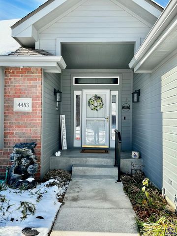 4453 SW Colly Creek DR, Topeka, KS 66610