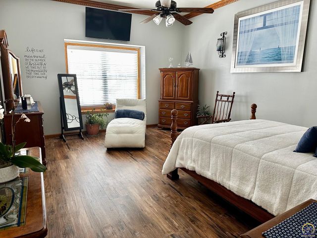 4453 SW Colly Creek DR, Topeka, KS 66610