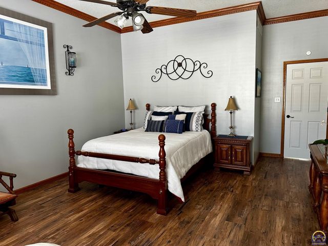 4453 SW Colly Creek DR, Topeka, KS 66610