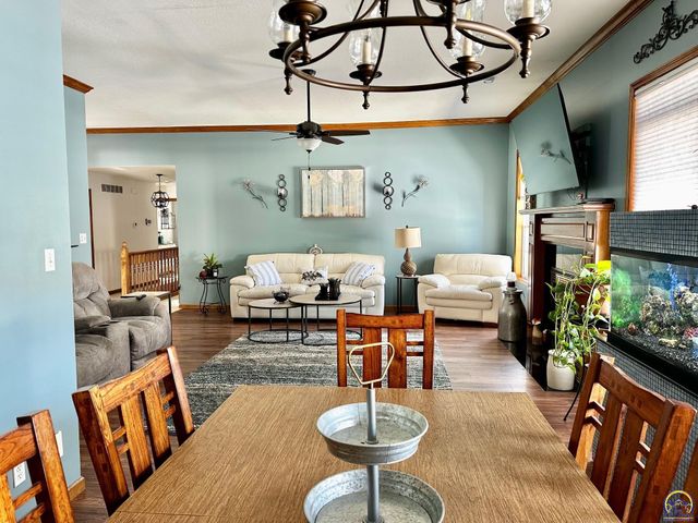 4453 SW Colly Creek DR, Topeka, KS 66610