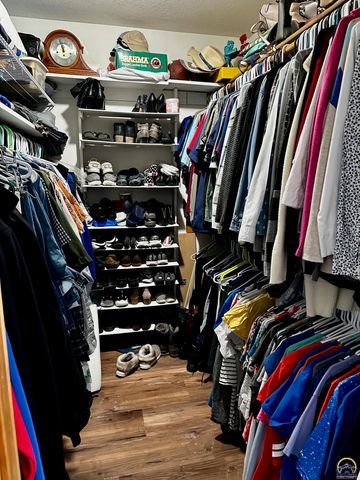 4453 SW Colly Creek DR, Topeka, KS 66610