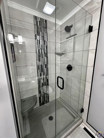 4453 SW Colly Creek DR, Topeka, KS 66610