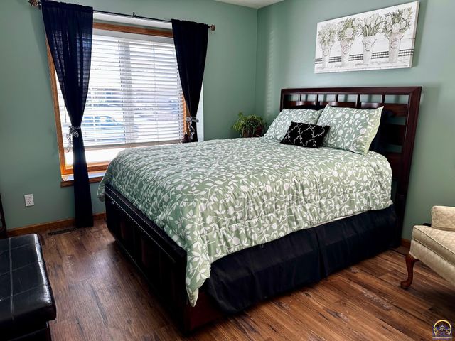 4453 SW Colly Creek DR, Topeka, KS 66610