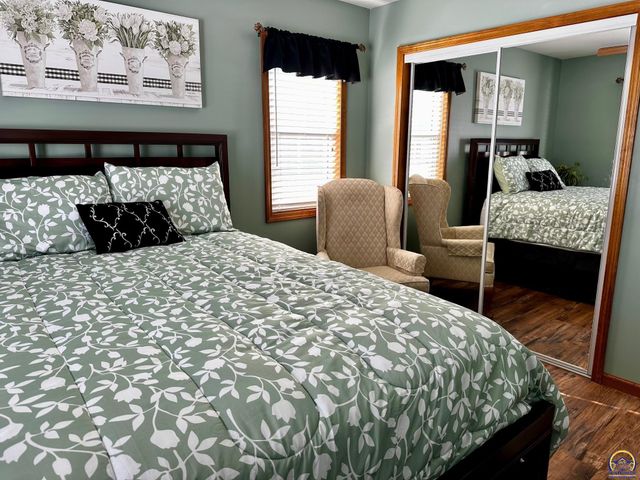 4453 SW Colly Creek DR, Topeka, KS 66610