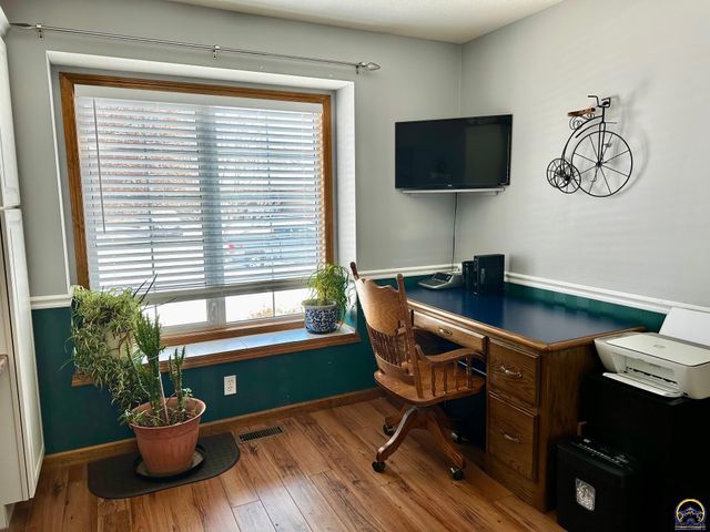 4453 SW Colly Creek DR, Topeka, KS 66610