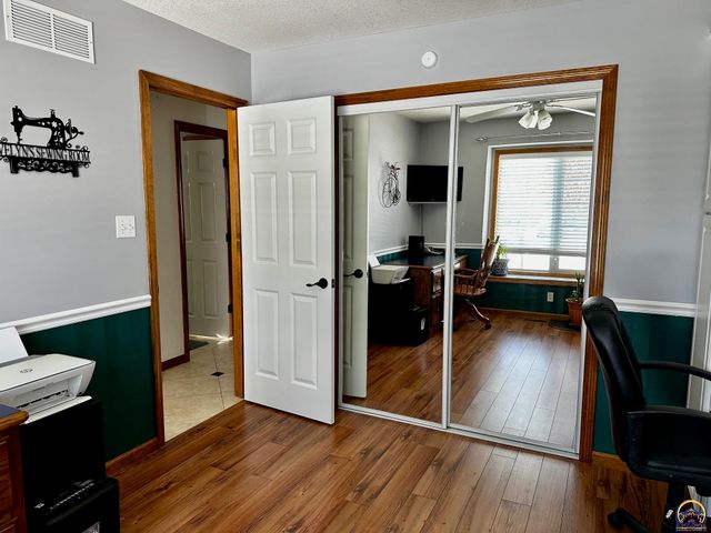 4453 SW Colly Creek DR, Topeka, KS 66610