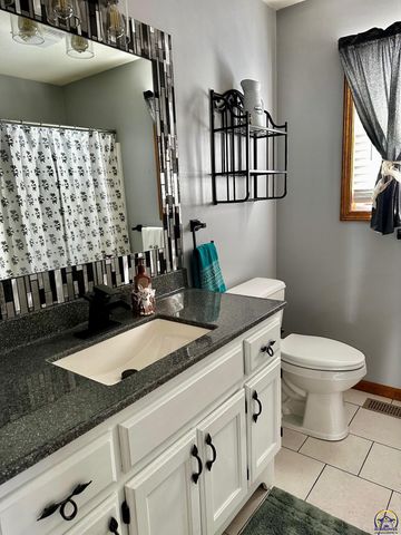 4453 SW Colly Creek DR, Topeka, KS 66610