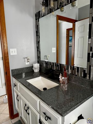 4453 SW Colly Creek DR, Topeka, KS 66610