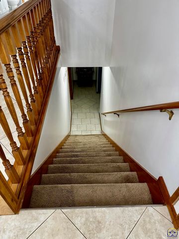 4453 SW Colly Creek DR, Topeka, KS 66610