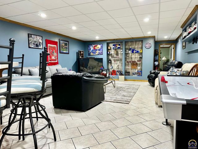 4453 SW Colly Creek DR, Topeka, KS 66610