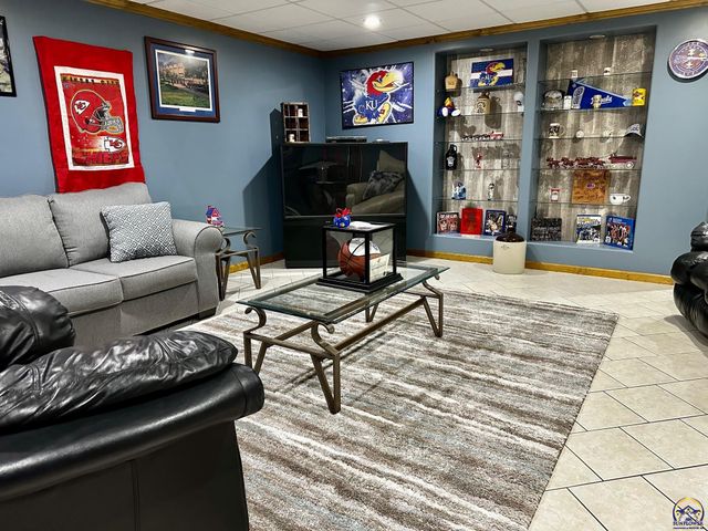 4453 SW Colly Creek DR, Topeka, KS 66610