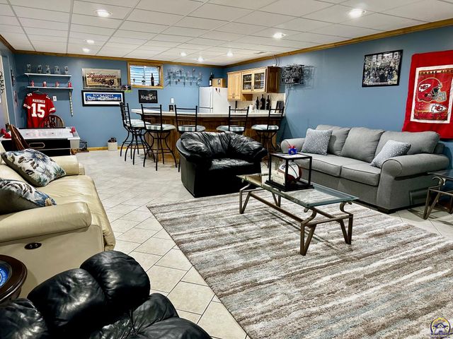 4453 SW Colly Creek DR, Topeka, KS 66610