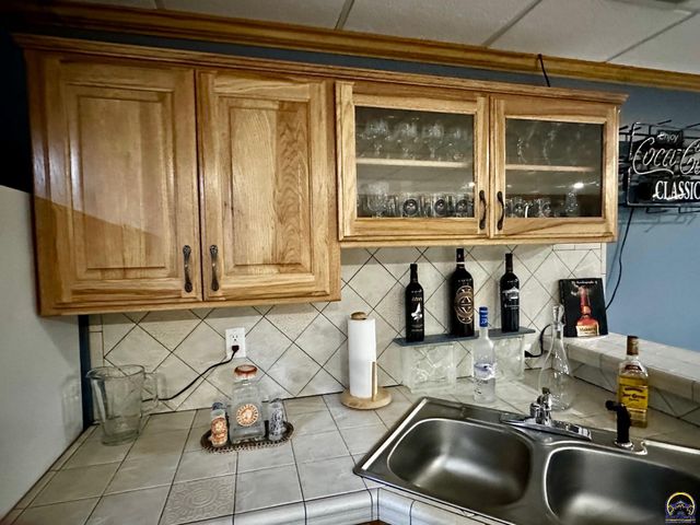 4453 SW Colly Creek DR, Topeka, KS 66610