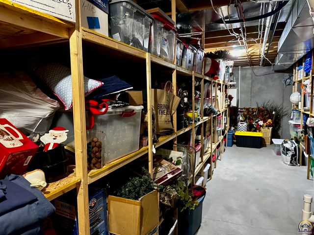 4453 SW Colly Creek DR, Topeka, KS 66610