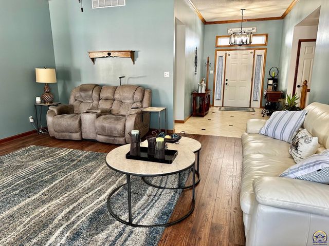 4453 SW Colly Creek DR, Topeka, KS 66610