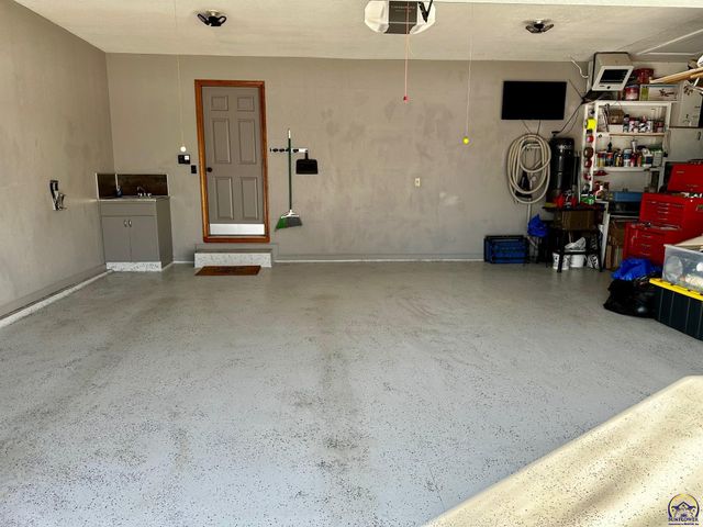 4453 SW Colly Creek DR, Topeka, KS 66610