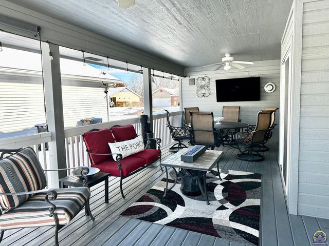 4453 SW Colly Creek DR, Topeka, KS 66610