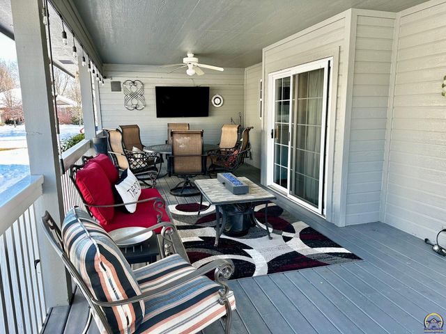 4453 SW Colly Creek DR, Topeka, KS 66610