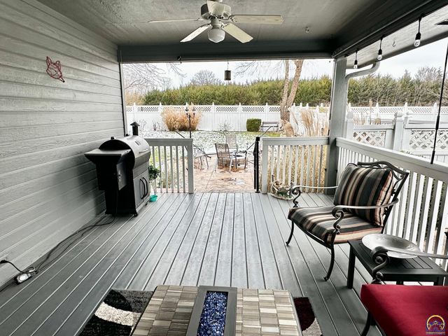 4453 SW Colly Creek DR, Topeka, KS 66610