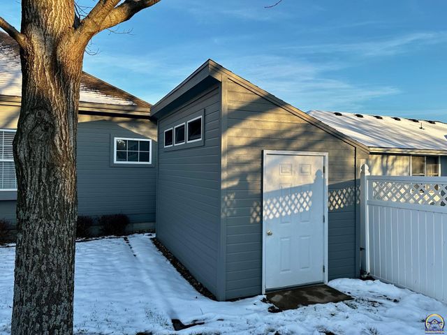 4453 SW Colly Creek DR, Topeka, KS 66610