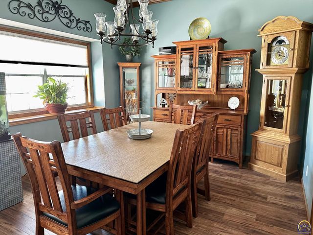 4453 SW Colly Creek DR, Topeka, KS 66610