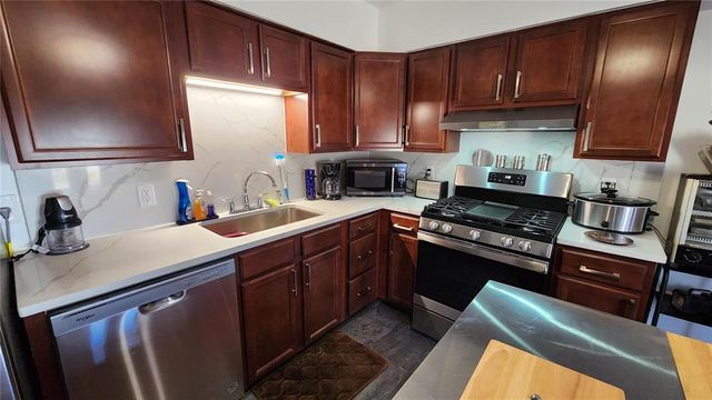 1831 Longford Drive, Saint Louis, MO 63136