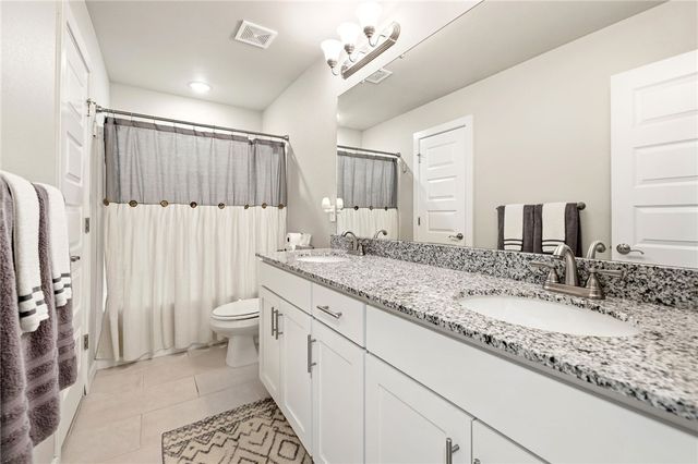 622 Kayla Maria Street, Prairie Grove, AR 72753