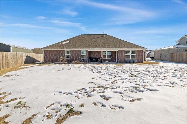 622 Kayla Maria Street, Prairie Grove, AR 72753
