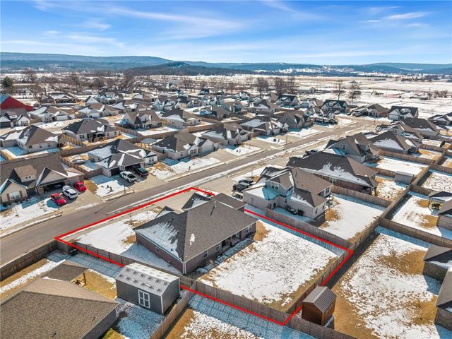 622 Kayla Maria Street, Prairie Grove, AR 72753