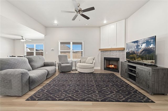 622 Kayla Maria Street, Prairie Grove, AR 72753