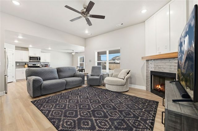 622 Kayla Maria Street, Prairie Grove, AR 72753