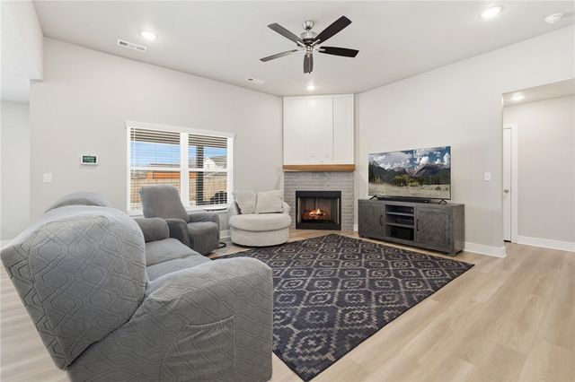 622 Kayla Maria Street, Prairie Grove, AR 72753