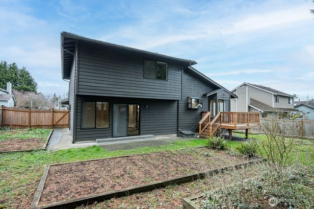 810 151st Street SW, Lynnwood, WA 98087