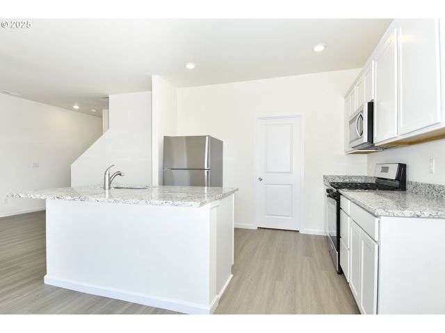 3990 Sw DUNIWAY Ln, Gresham, OR 97080