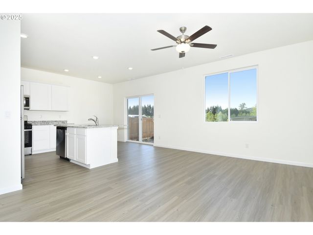 3990 Sw DUNIWAY Ln, Gresham, OR 97080