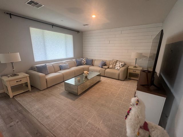 9475 Pasaje Pl, Elk Grove, CA 95624