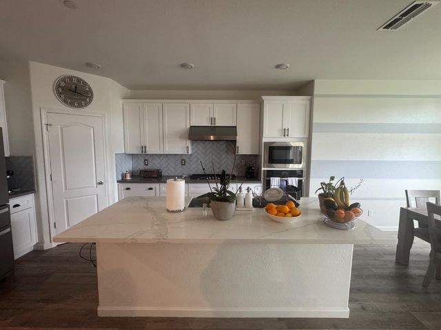 9475 Pasaje Pl, Elk Grove, CA 95624