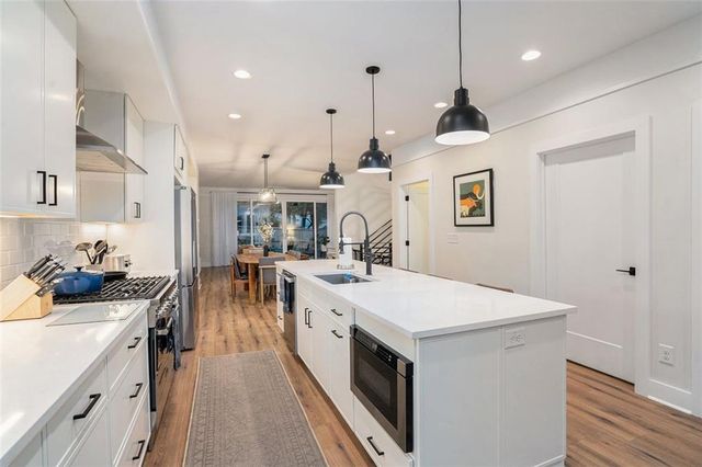 1649 OVERLOOK NW Way, Atlanta, GA 30318