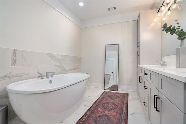 1649 OVERLOOK NW Way, Atlanta, GA 30318