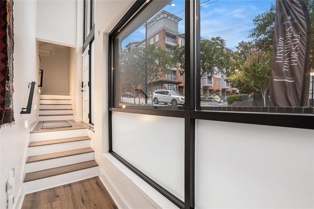 1649 OVERLOOK NW Way, Atlanta, GA 30318