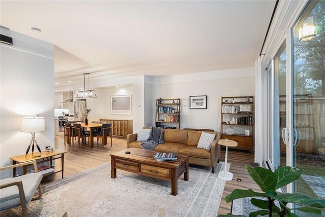 1649 OVERLOOK NW Way, Atlanta, GA 30318