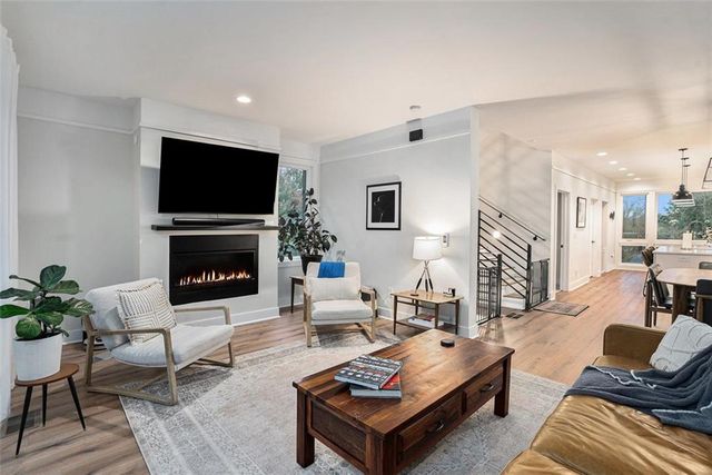 1649 OVERLOOK NW Way, Atlanta, GA 30318