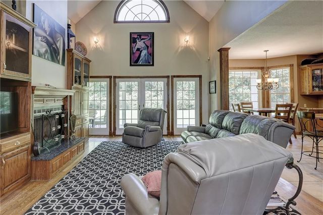 124 Huntington Circle, Pittsburg, KS 66762