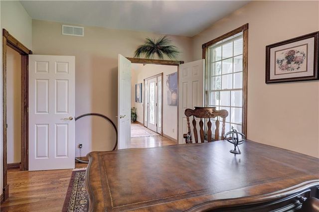 124 Huntington Circle, Pittsburg, KS 66762