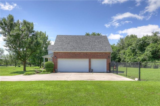 124 Huntington Circle, Pittsburg, KS 66762