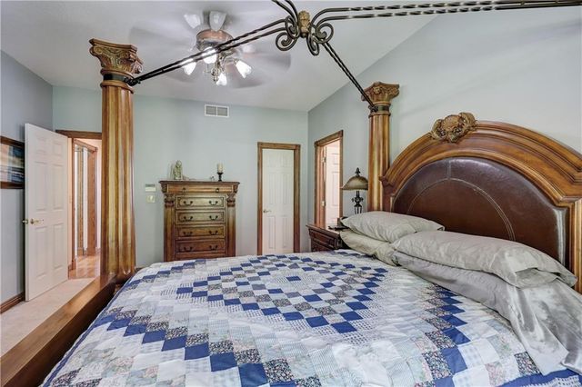 124 Huntington Circle, Pittsburg, KS 66762